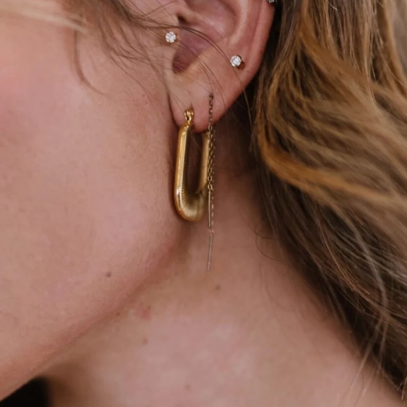 Waterproof chunky threaded U- shaped hoop earrings - Picture 2 of 5